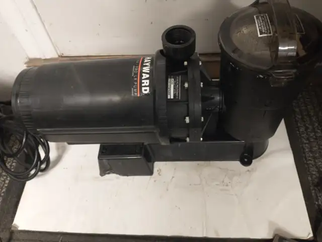 POMPE À PISCINE HORS TERRE HAYWARD 1.5 HP