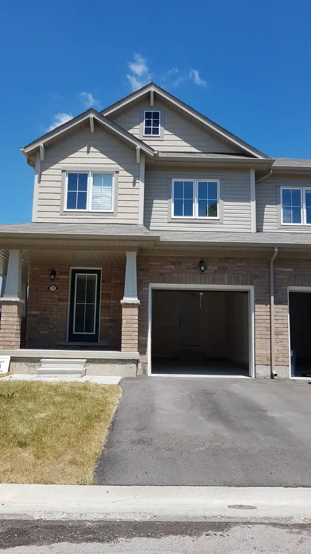 FRESHLY RENOVATED NIAGARA FALLS 3 BED 2.5 BATH HOME FOR RENT