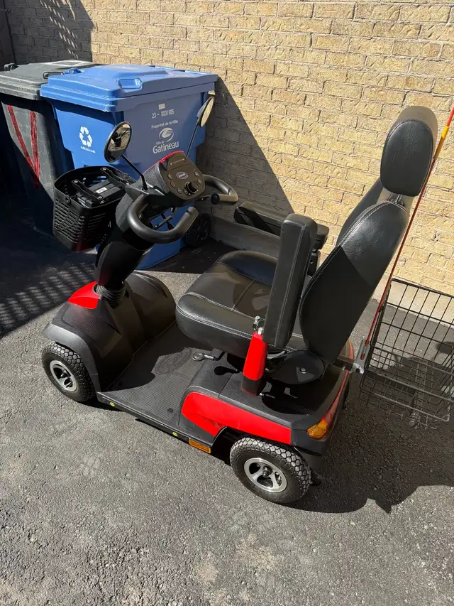 QUADRIPORTEUR / SCOOTER INVACARE PEGASUS METRO