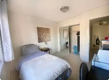 $900 : Bright Private Upstairs Room – Double Closet, Quiet House - Photo 6