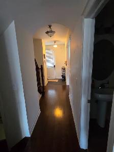 $900 : Bright Private Upstairs Room – Double Closet, Quiet House - Photo 8