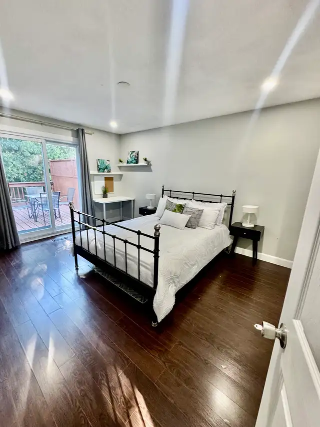 Beautiful Furnished Room for Rent – Whitby (Brock & Manning)