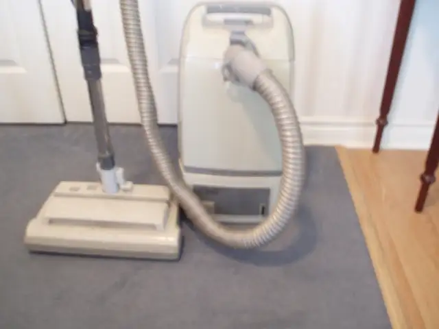 KENMORE VACUUM WITH POWERHEAD
