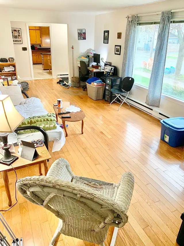 Room For Rent (Large Downtown 2 Bedroom Apartment) - Open Now