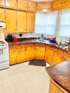 Room For Rent (Large Downtown 2 Bedroom Apartment) - Open Now - Photo 4