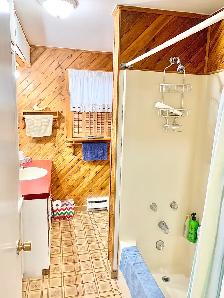 Room For Rent (Large Downtown 2 Bedroom Apartment) - Open Now - Photo 7