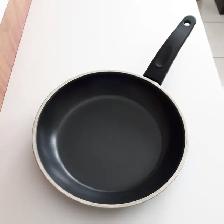 BELLE PETITE POÈLE EN TEFLON POUR CUISINE DE 8'DE DIAMÈTRE $5.00