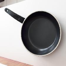 BELLE PETITE POÈLE EN TEFLON POUR CUISINE DE 8'DE DIAMÈTRE $5.00 - Photo 2