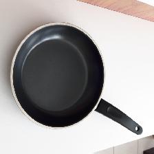 BELLE PETITE POÈLE EN TEFLON POUR CUISINE DE 8'DE DIAMÈTRE $5.00 - Photo 3