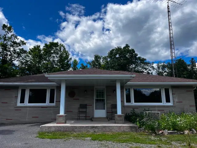 SPACIOUS UPDATED HOUSE FOR RENT