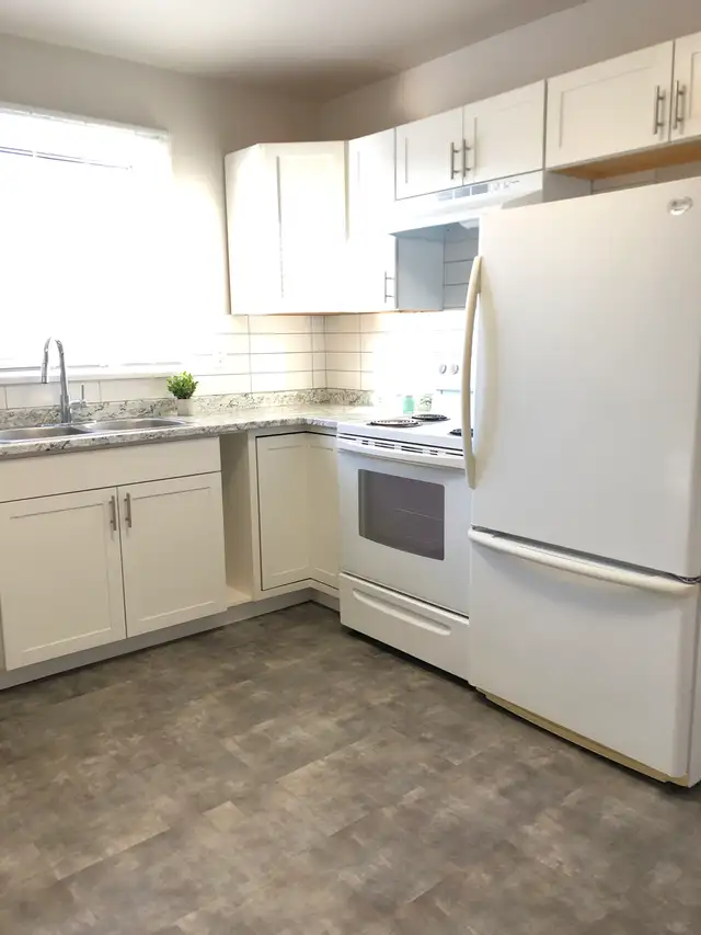 Large cozy 2 bedroom upper unit in West Kildonan