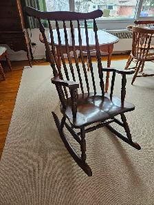 Vintage solid wood rocking chair - Photo 2