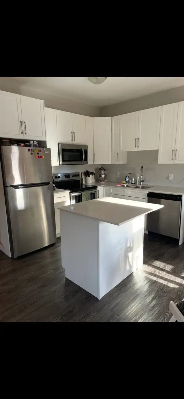 BEAUTIFUL 4 BEDROOM Duplex with GARAGE for RENT in KLEEFELD!