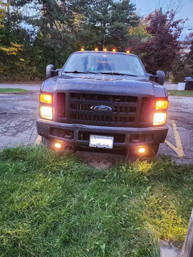 Ford F350 Super Duty 4X4 Crew Cab Dually Low Mileages