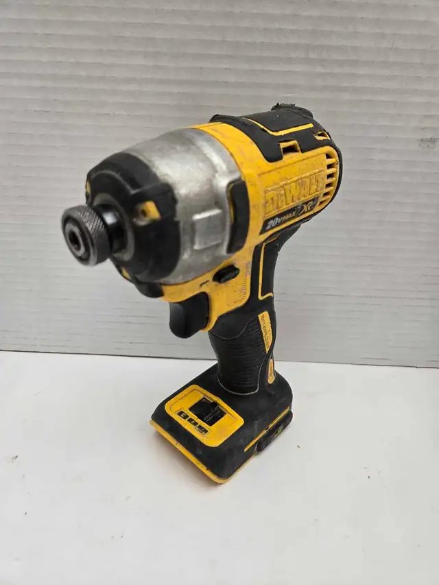 Dewalt DCF887 1/4' Impact Driver 20v Tool Only