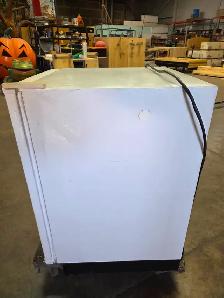 Sanyo Undercounter Laboratory Refrigerator SR-L6111W - Photo 5