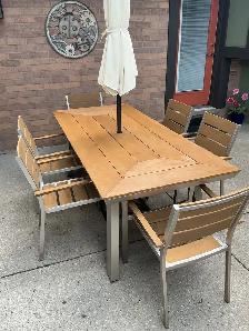 Outdoor patio table, chairs, umbrella and base - Photo 3