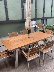 Outdoor patio table, chairs, umbrella and base - Photo 4