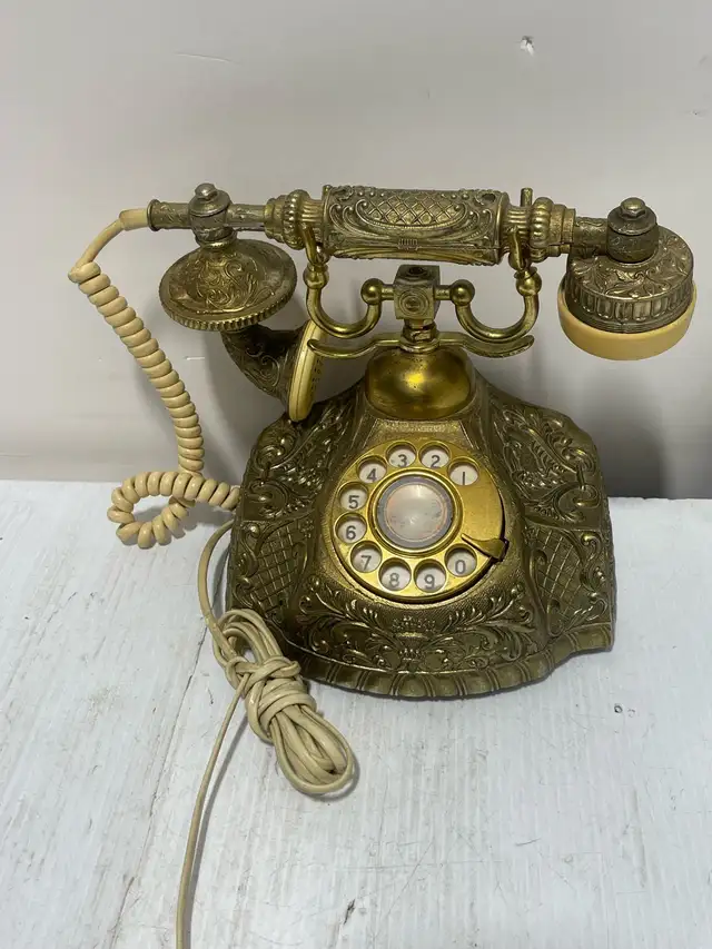 Quality Zerbini Lamps & Gifts Telephone