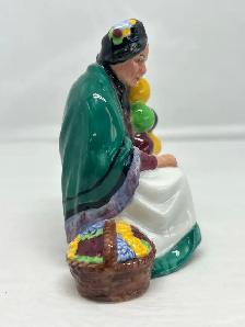 Royal Doulton 'The Old Balloon Seller' Figurine (HN2129) - Photo 3