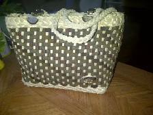 SAC À MAIN D'ITALIE 8'x3'LARGE, BEIGE, BRUN BANDOULIÈRE: $10.00