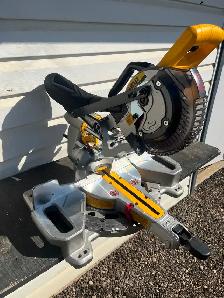 DEWALT 20V  7-1/4" Sliding Mitre Saw