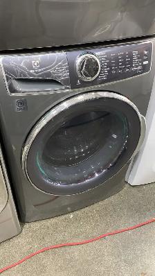 Electrolux Washer Dryer Set – Mississauga Sale - Photo 3