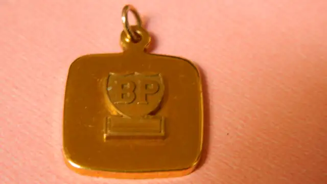 Épinglette pendantif vintage BP (BRITISH PETROLEUM) plaqué OR
