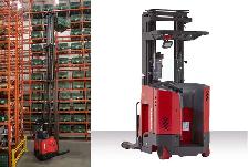 Dockstocker forklift operator