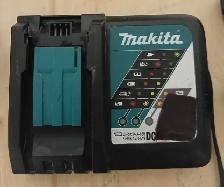Makita Circular Saw, Charger & Batteries - Photo 3