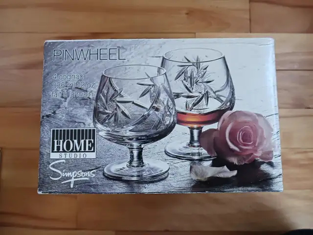 ENSEMBLE de 4 VERRES DE COGNAC EN CRISTAL PINWHEEL LIV. GRATUITE