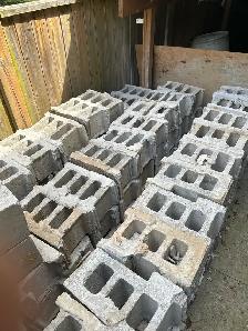 10x16 bricks 200$ take all good shape - Photo 3