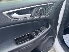 2018 Ford Edge SEL, AWD, Camera, Pano, Sunroof, Lane Assist, Pow - Photo 15