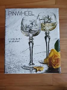 ENSEMBLE de 4 COUPES DE VIN EN CRISTAL PINWHEEL LIVR. GRATUITE