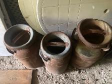Old milk canisters - Photo 2