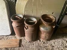 Old milk canisters - Photo 5