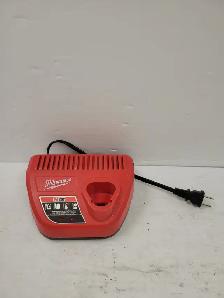 (B26) Milwaukee 48-59-2401 Charger