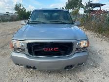 1999 GMC Yukon Denali Clean Title Safetied LOW KM - Photo 2