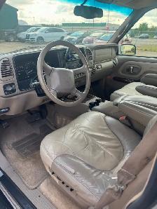1999 GMC Yukon Denali Clean Title Safetied LOW KM - Photo 7