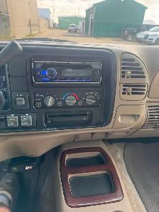 1999 GMC Yukon Denali Clean Title Safetied LOW KM - Photo 9