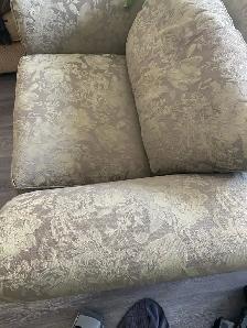 LARGE COMFORTABLE CHAIR - Photo 2