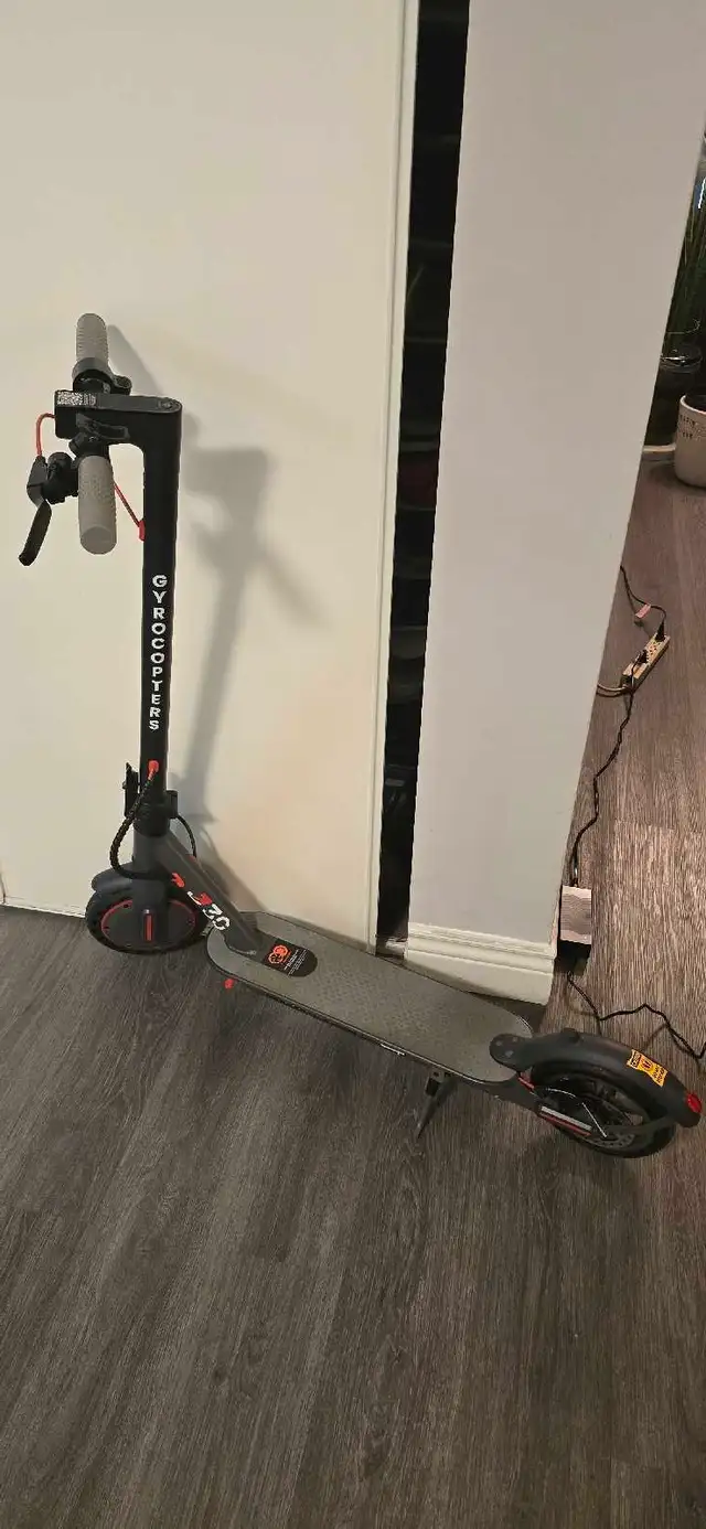 Gyrocopters J30 Electric Scooter Only Used Once ! $170
