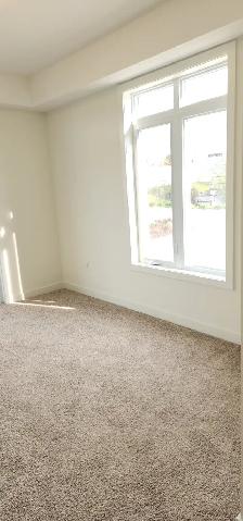 Main-floor corner unit for rent - Photo 8