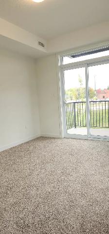 Main-floor corner unit for rent - Photo 9