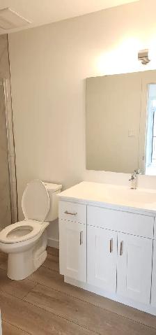 Main-floor corner unit for rent - Photo 10