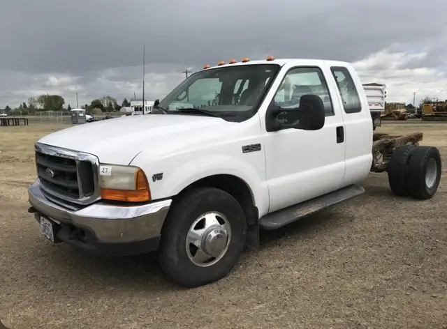 2000 F-350 7.3 L Ext. Cab & Chassie Dually 6 Speed