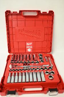 Milwaukee 47-Piece SAE & Metric 1/2' Drive Ratchet Socket Set
