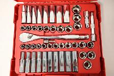 Milwaukee 47-Piece SAE & Metric 1/2' Drive Ratchet Socket Set - Photo 2