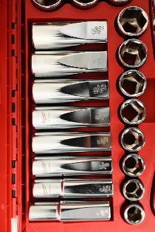 Milwaukee 47-Piece SAE & Metric 1/2' Drive Ratchet Socket Set - Photo 3