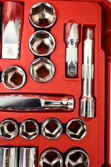 Milwaukee 47-Piece SAE & Metric 1/2' Drive Ratchet Socket Set - Photo 4